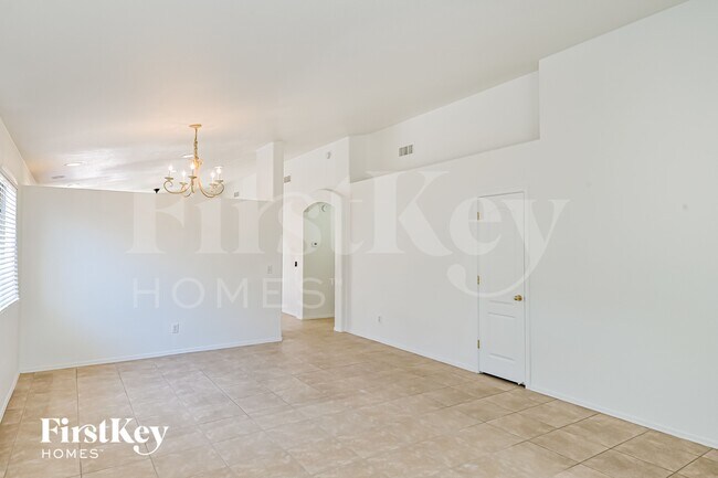 Building Photo - 2367 W Rousseau St