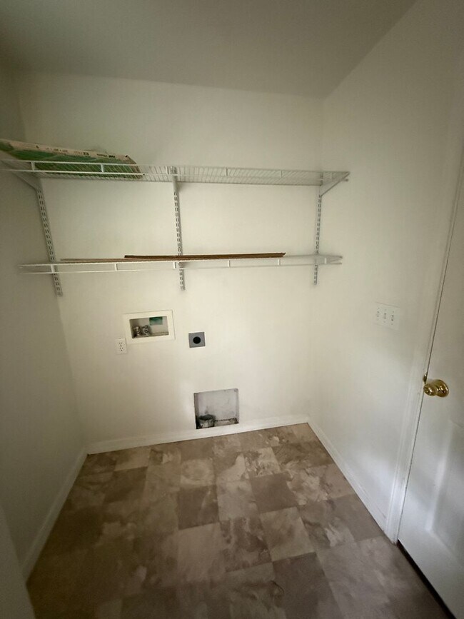 Building Photo - 225 Hudson Ave