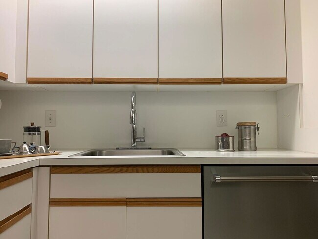 Building Photo - 1601 Abaco Dr