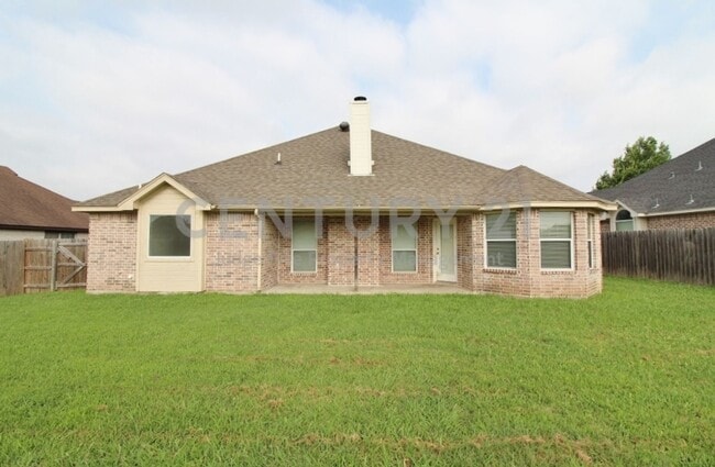 Building Photo - 302 Aspen Ct W
