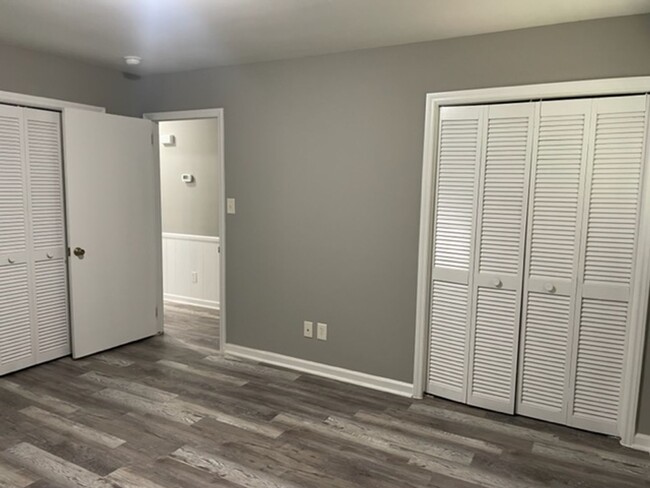 Building Photo - 3 bed, 2 full bath home located in Ashebor...