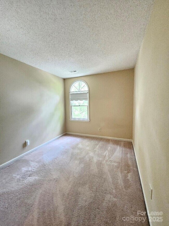 Building Photo - 4015 Brownes Ferry Rd