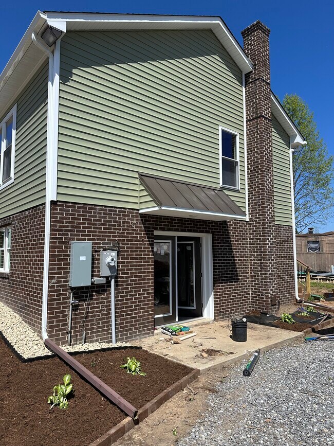 Building Photo - 2321