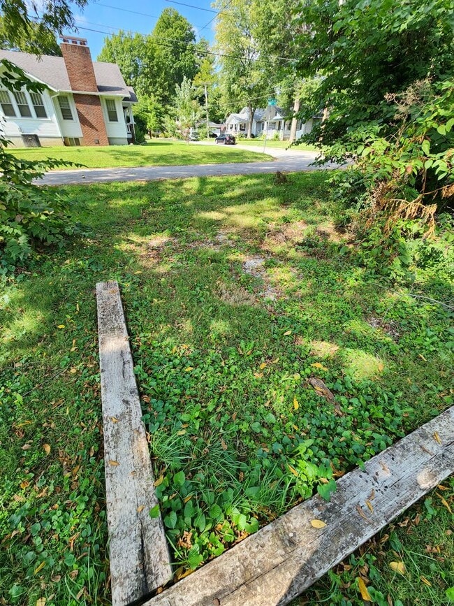 Building Photo - !! Spacious 2-Bedroom, 1-Bathroom Home AVA...