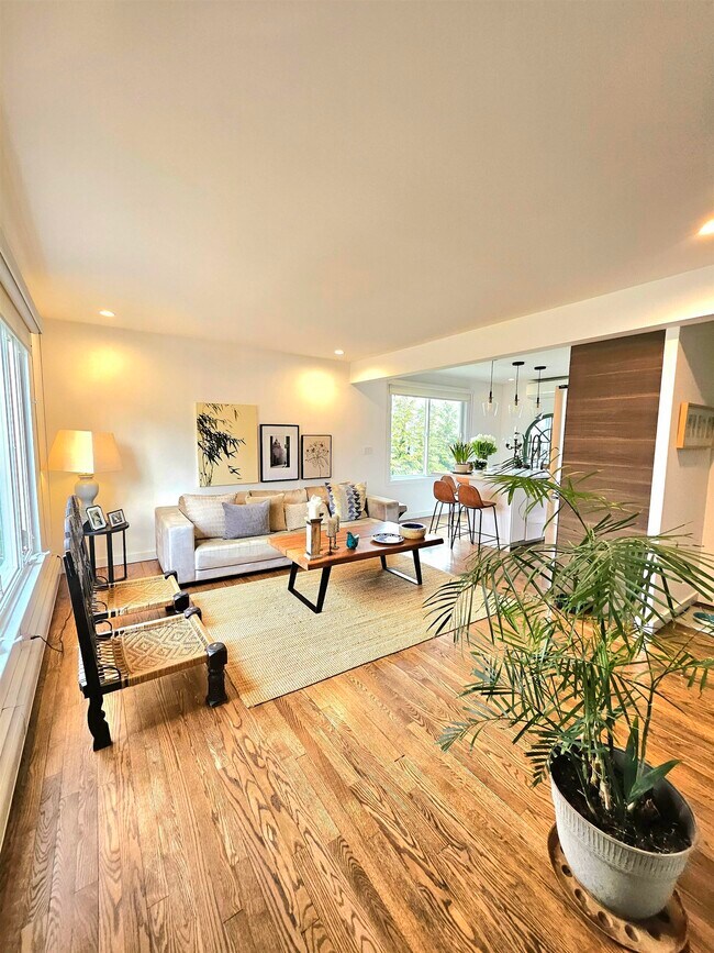 Building Photo - 301 E Glen Ave