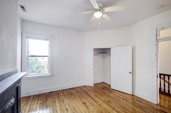 Building Photo - 802 W Clay St