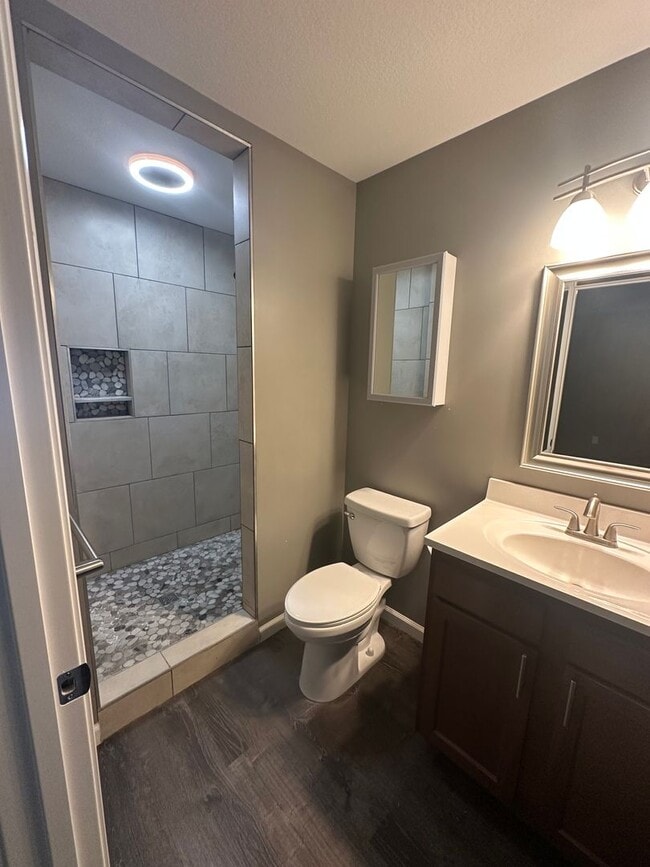 Building Photo - Beautiful 4-Bedroom; 2 bath Home for Rent Near Lake Shawnee