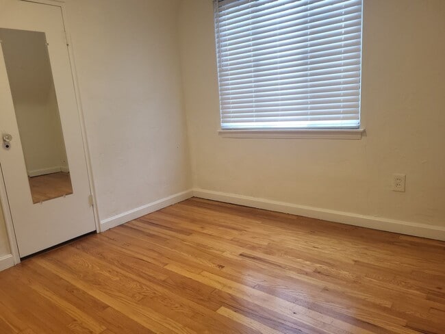 Building Photo - Beautiful 3 bedroom house in Brookline