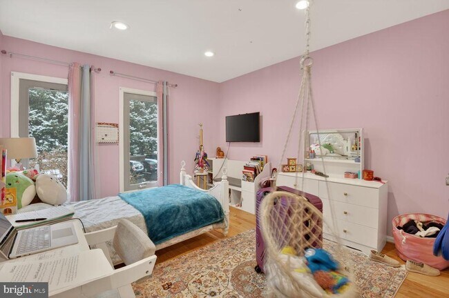 Building Photo - 7511 Bradley Blvd