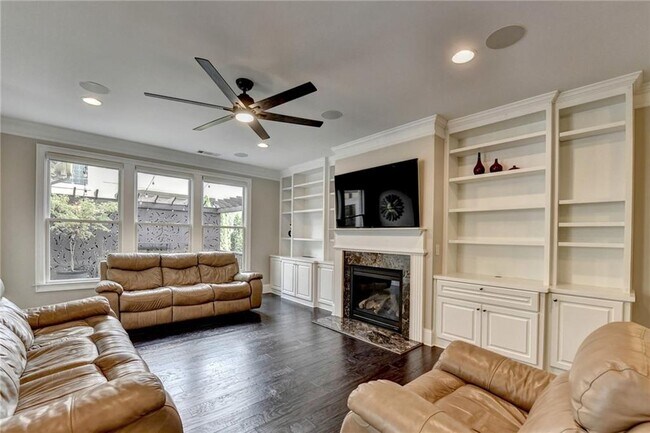 Building Photo - 11653 Parkside Ave