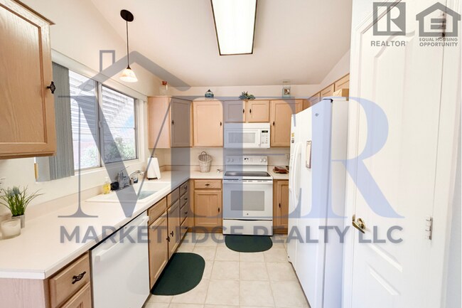 Building Photo - 2Bed/2Bath Home in 55+ Community in Peoria...