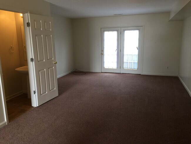 Building Photo - 2 Bed, 1.5 Bath Apartment in Shelbyville!