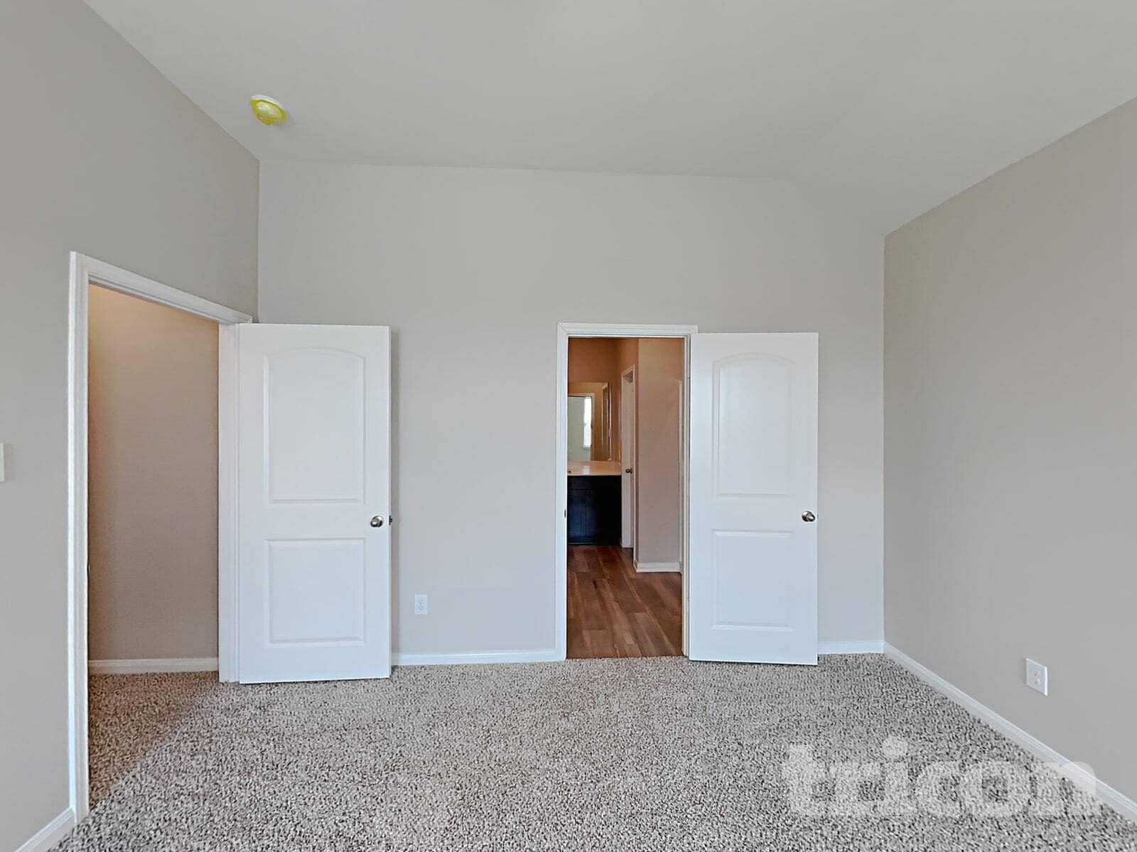 Building Photo - 900 Clark Dr