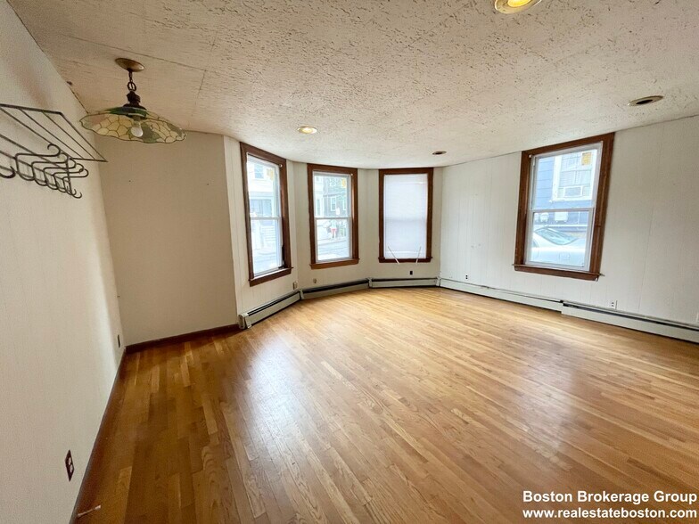 Building Photo - 5 Oswald St