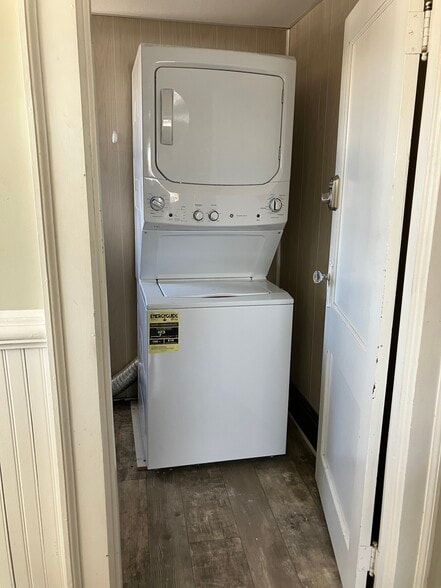 Building Photo - 5 Pine St