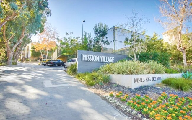 COMPOUND ENTRANCE - 1615 Hotel Cir S