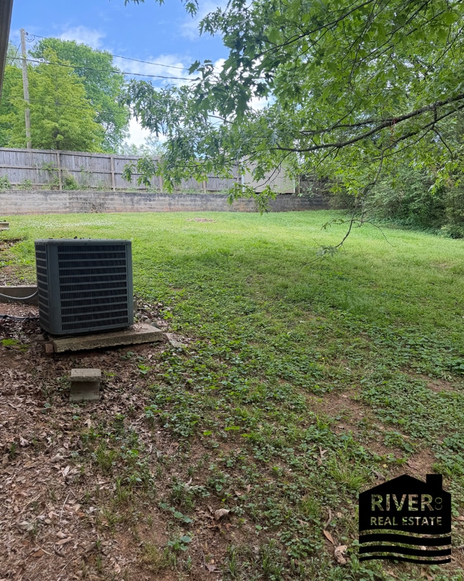 Building Photo - 2370 Roberts Ln