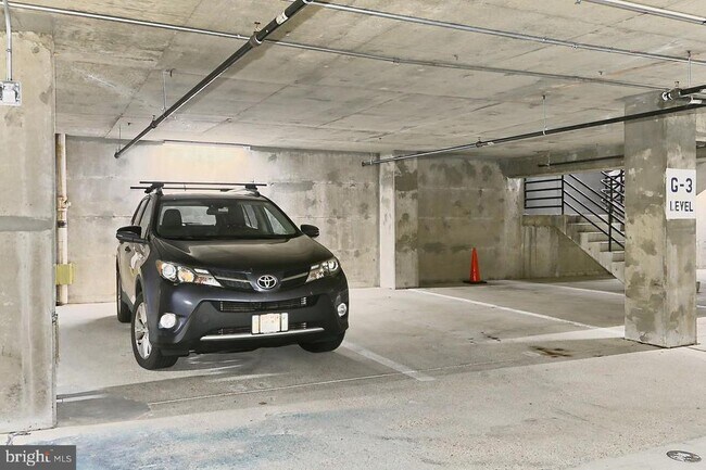 Building Photo - 635 Slaters Ln