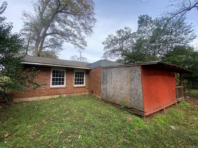 Building Photo - 2418 Cherry St