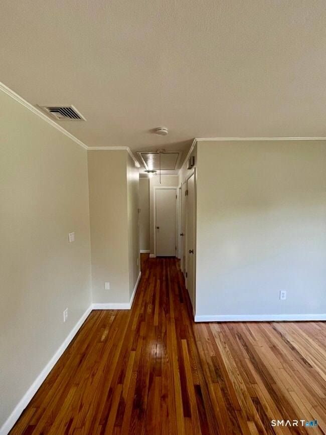 Building Photo - 28 Brookfield Meadows