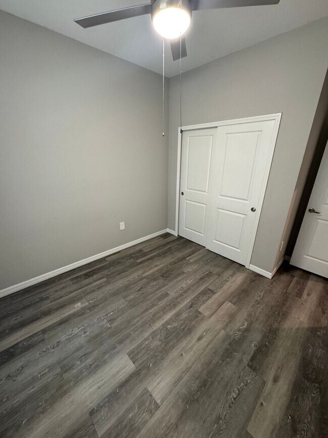 Building Photo - 1153 Oceanic Rd