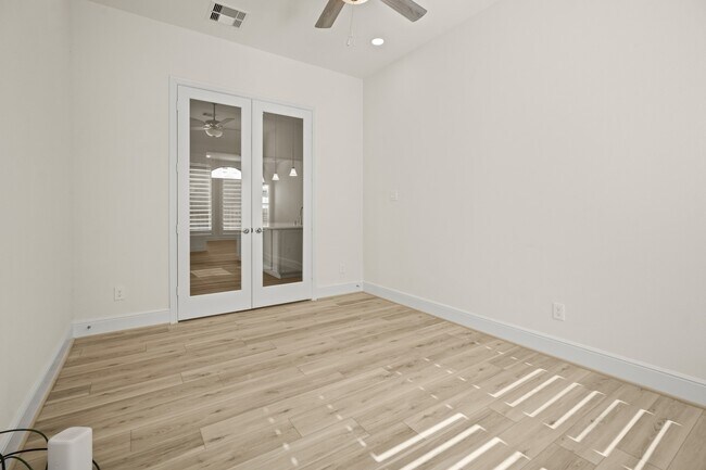 Building Photo - 929 Wormwood Dr