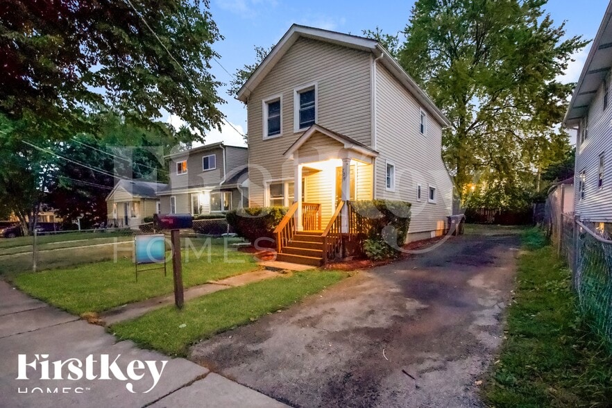 Building Photo - 709 Porter St