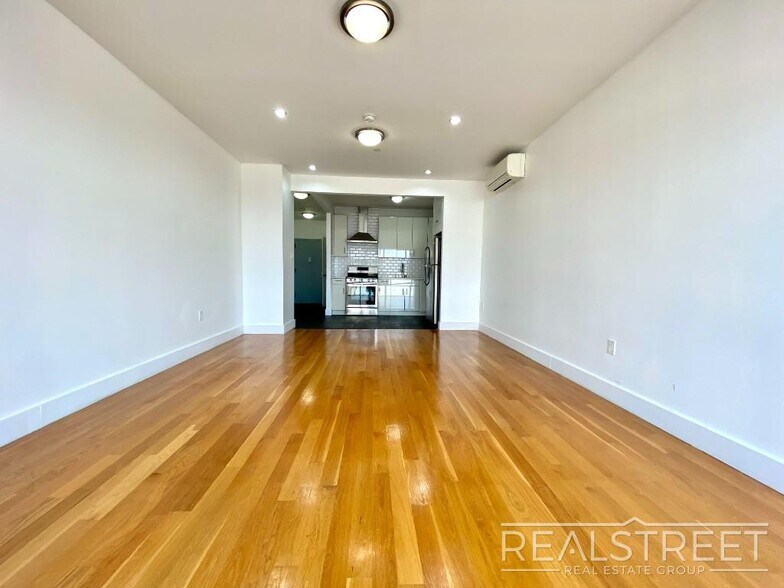Building Photo - LUXURY LOFT in Queens!
