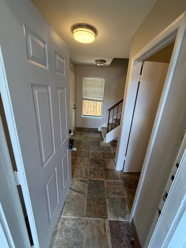 Building Photo - 5829 Phoenix Dr