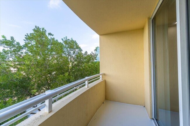 Building Photo - 18800 NE 29th Ave