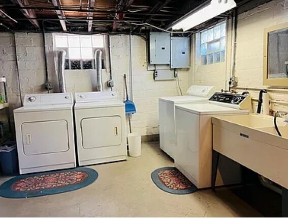 Building Photo - 2198 Chesterland Ave