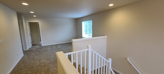 Building Photo - Gorgeous 3- bedroom 2.5 bathroom Port Orch...