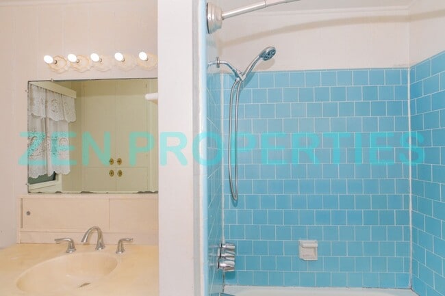 Building Photo - a 3 bdrm, 1 bath home for rent in Niu Valley