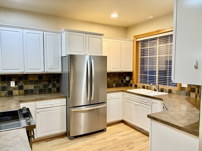 Building Photo - 2285 James Cir