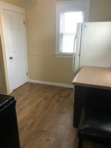 Building Photo - 3881 Holbrook St
