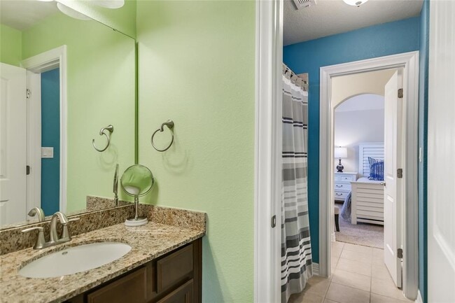 Building Photo - 223 Lake Como Dr
