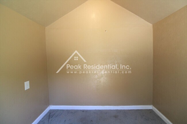 Building Photo - 2641 Decker Way