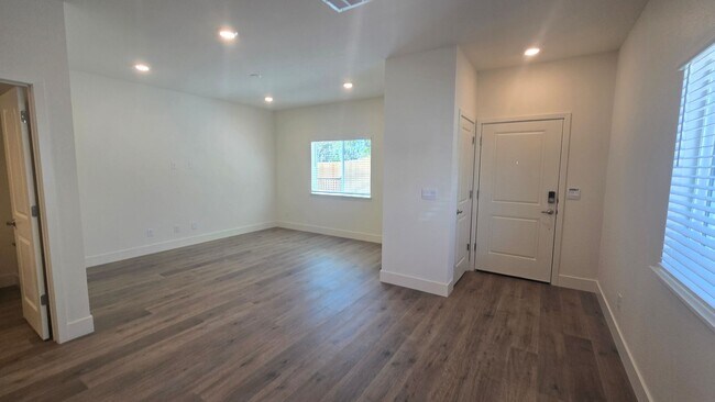 Building Photo - 5854 Altitude St
