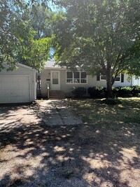 Building Photo - 3 Bedroom | 2 Bathroom Single-Family Home ...