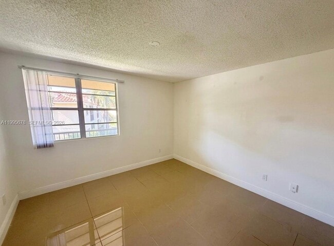 Building Photo - 1253 SW 46th Ave