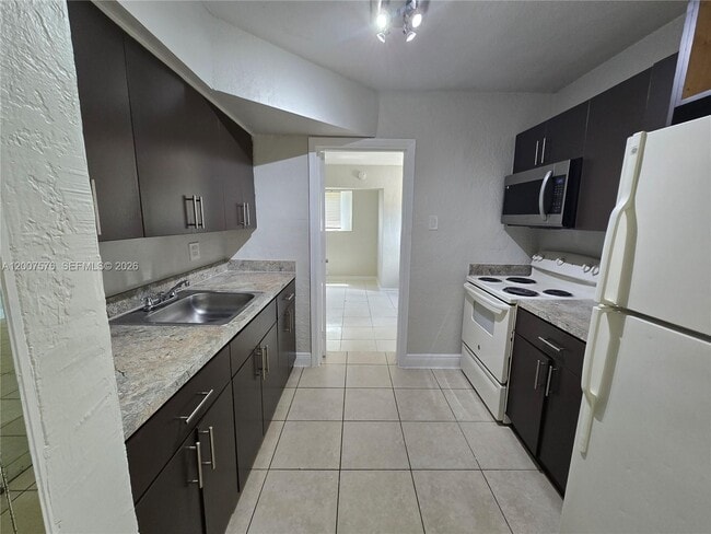 Building Photo - 2348 NW 15th St