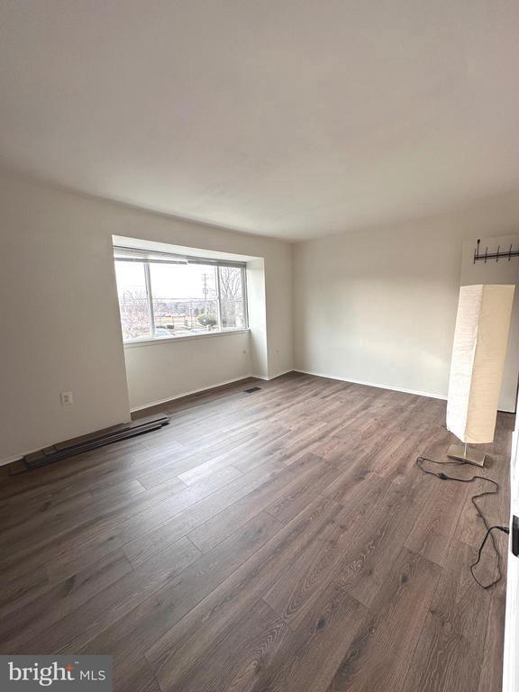 Building Photo - 2328 Sun Valley Cir