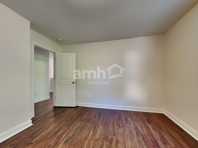 Building Photo - 515 McMillan Ln