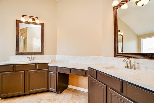 Building Photo - 11707 Turtle Lake Dr