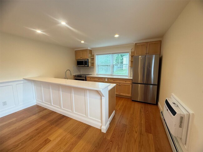Building Photo - 250 Beechwood Ave