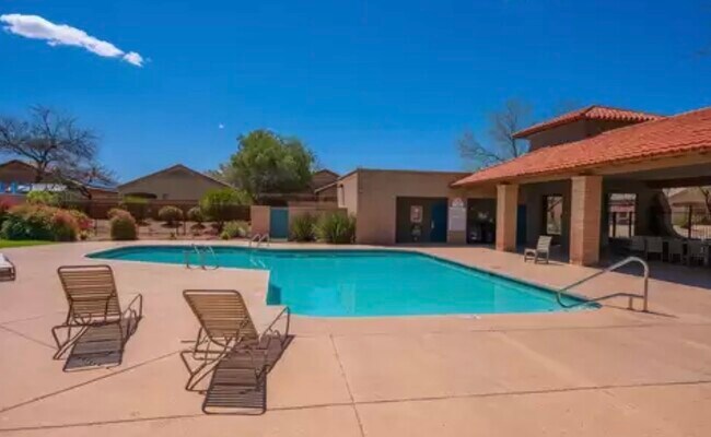 Building Photo - 10427 E Avalon Park St