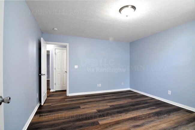 Building Photo - 5527 Raintree Ridge