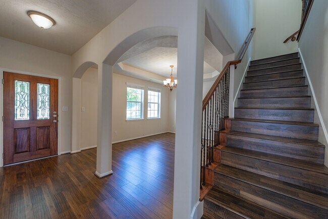 Building Photo - 26302 Fox Ridge Ln