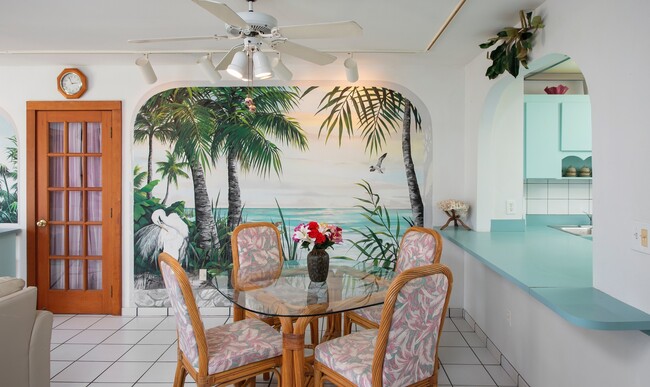 Building Photo - 3 bedroom 2 Bathroom Furnished Condo