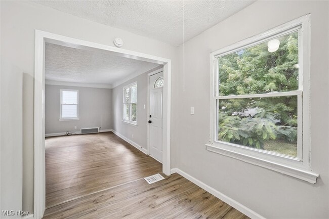 Building Photo - 15705 Fernway Dr